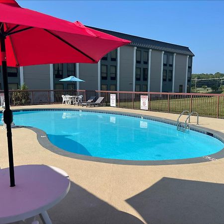 Quality Inn & Suites Lexington Bagian luar foto