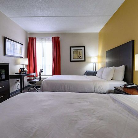 Quality Inn & Suites Lexington Bagian luar foto