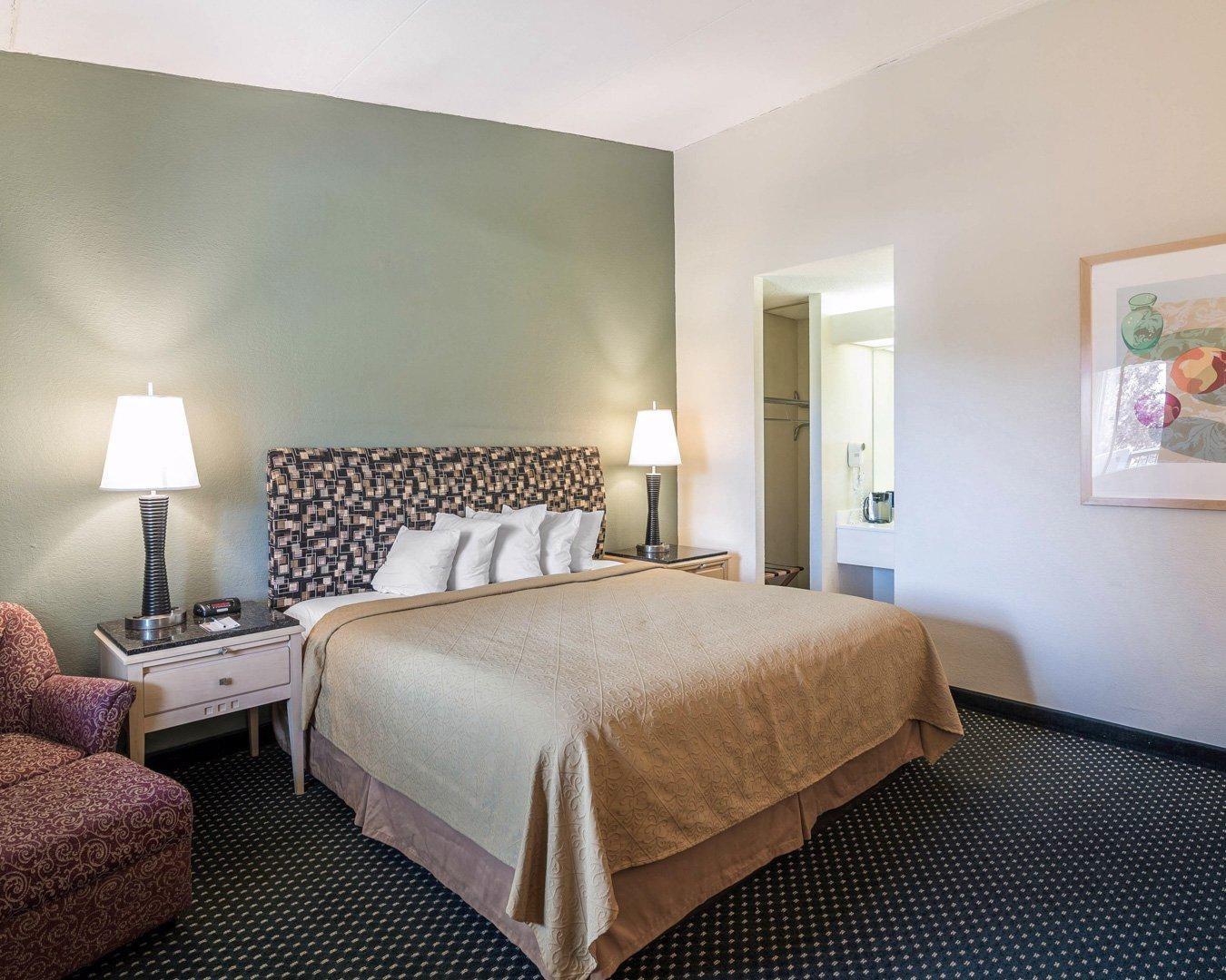 Quality Inn & Suites Lexington Bagian luar foto