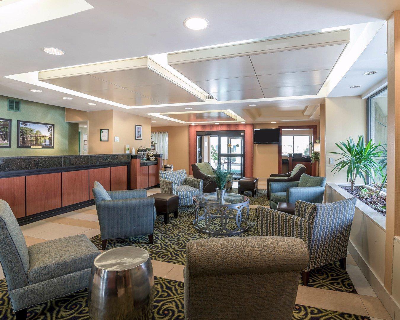 Quality Inn & Suites Lexington Bagian luar foto
