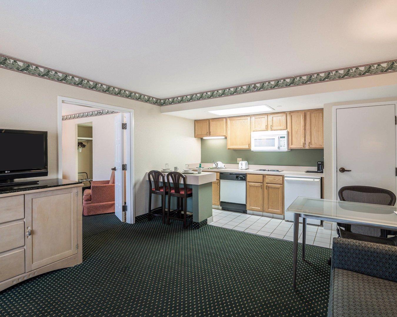 Quality Inn & Suites Lexington Bagian luar foto