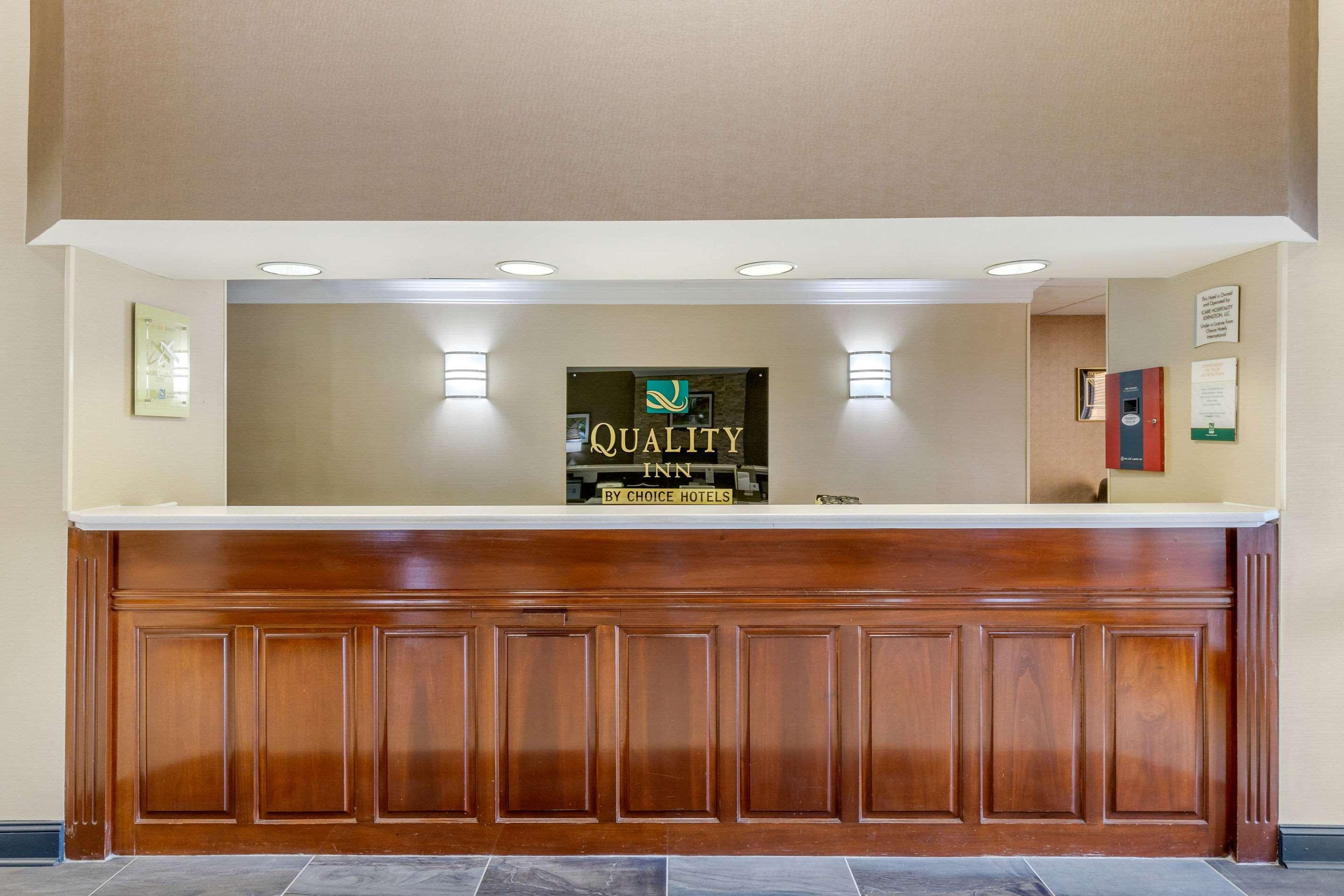 Quality Inn & Suites Lexington Bagian luar foto