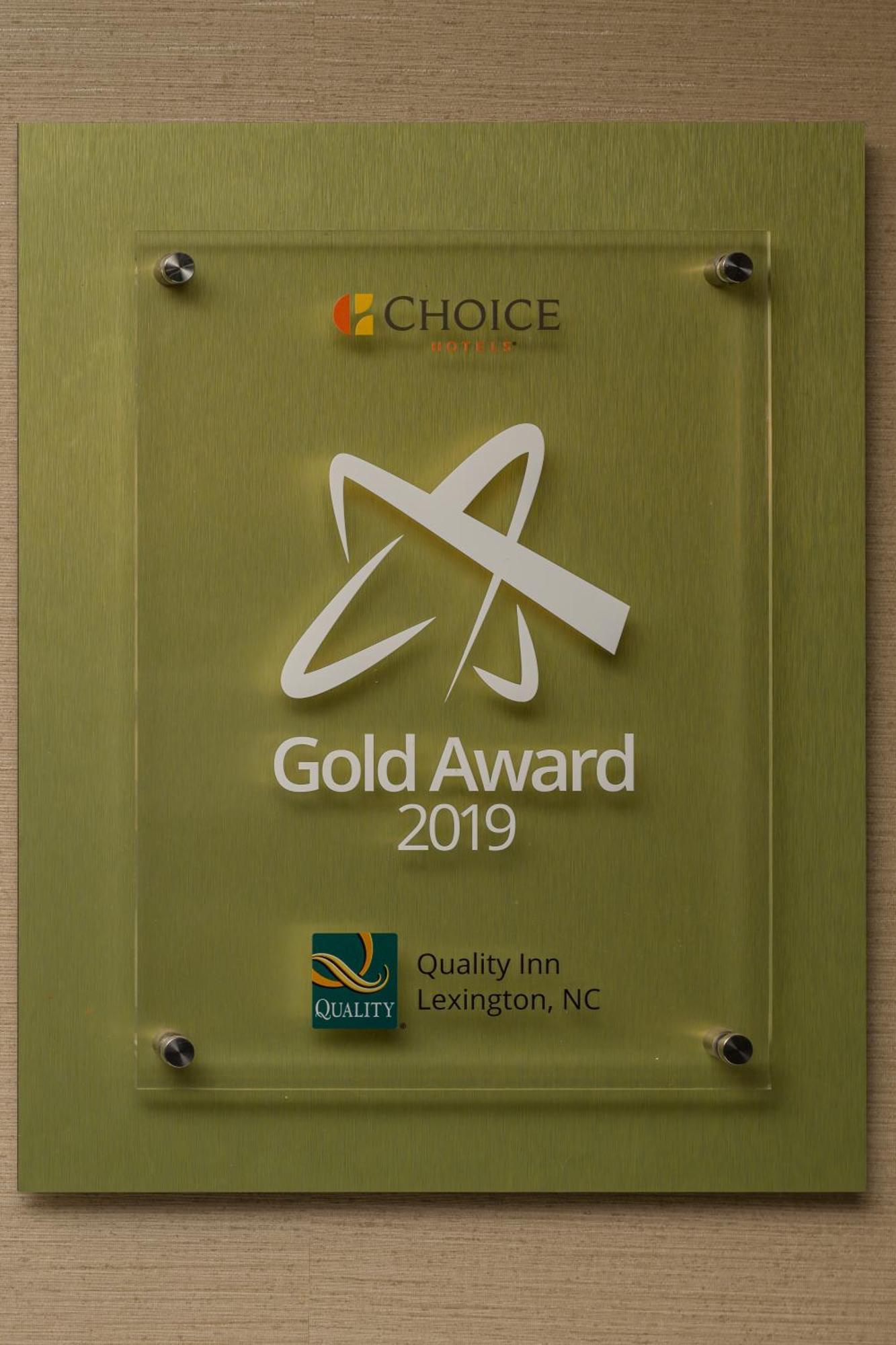 Quality Inn & Suites Lexington Bagian luar foto