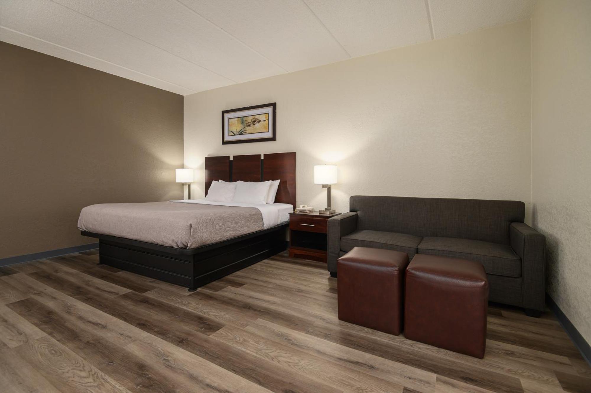 Quality Inn & Suites Lexington Bagian luar foto