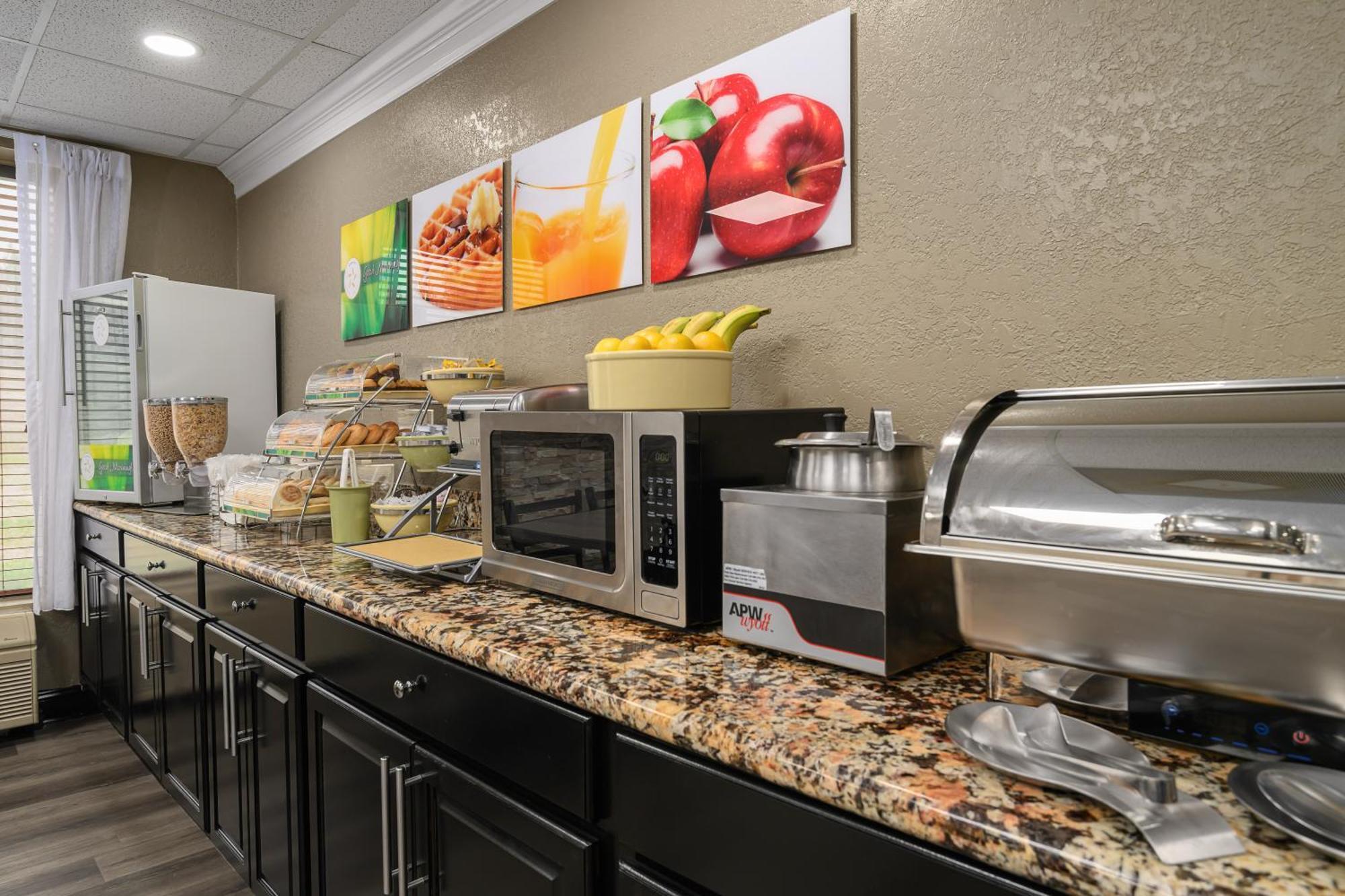 Quality Inn & Suites Lexington Bagian luar foto
