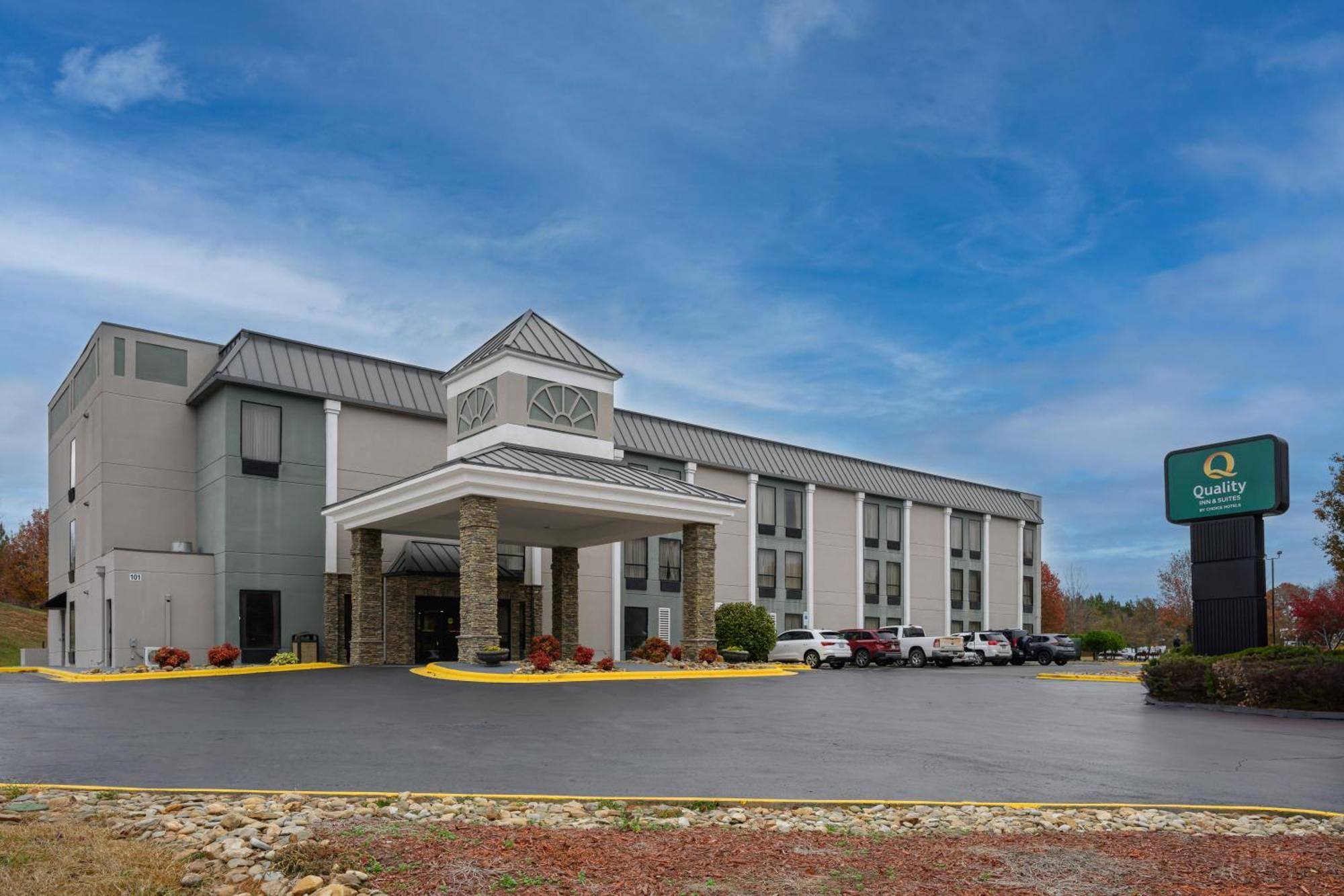 Quality Inn & Suites Lexington Bagian luar foto