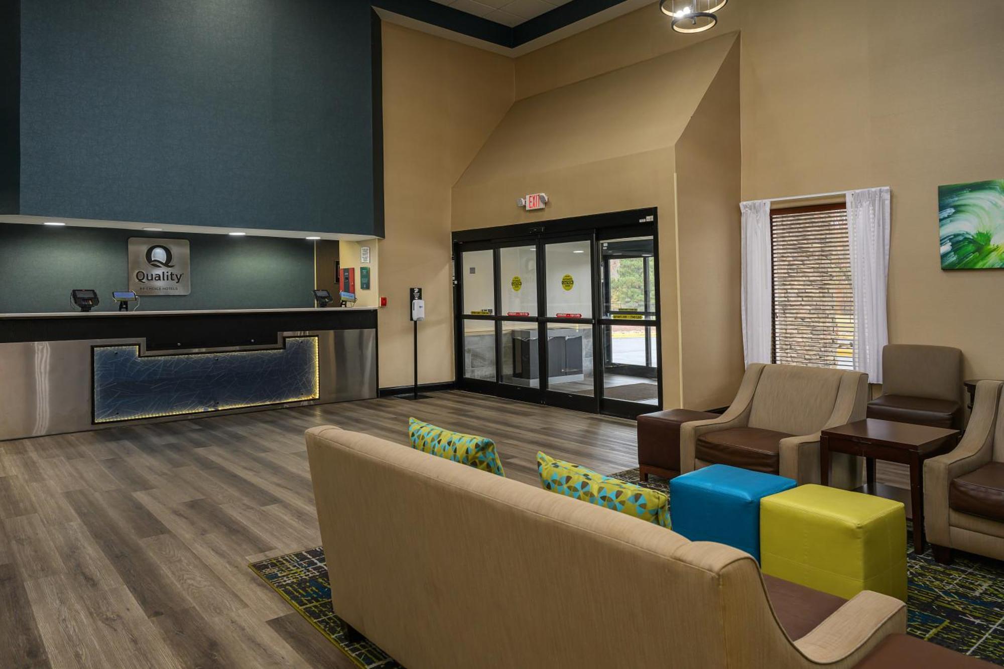 Quality Inn & Suites Lexington Bagian luar foto