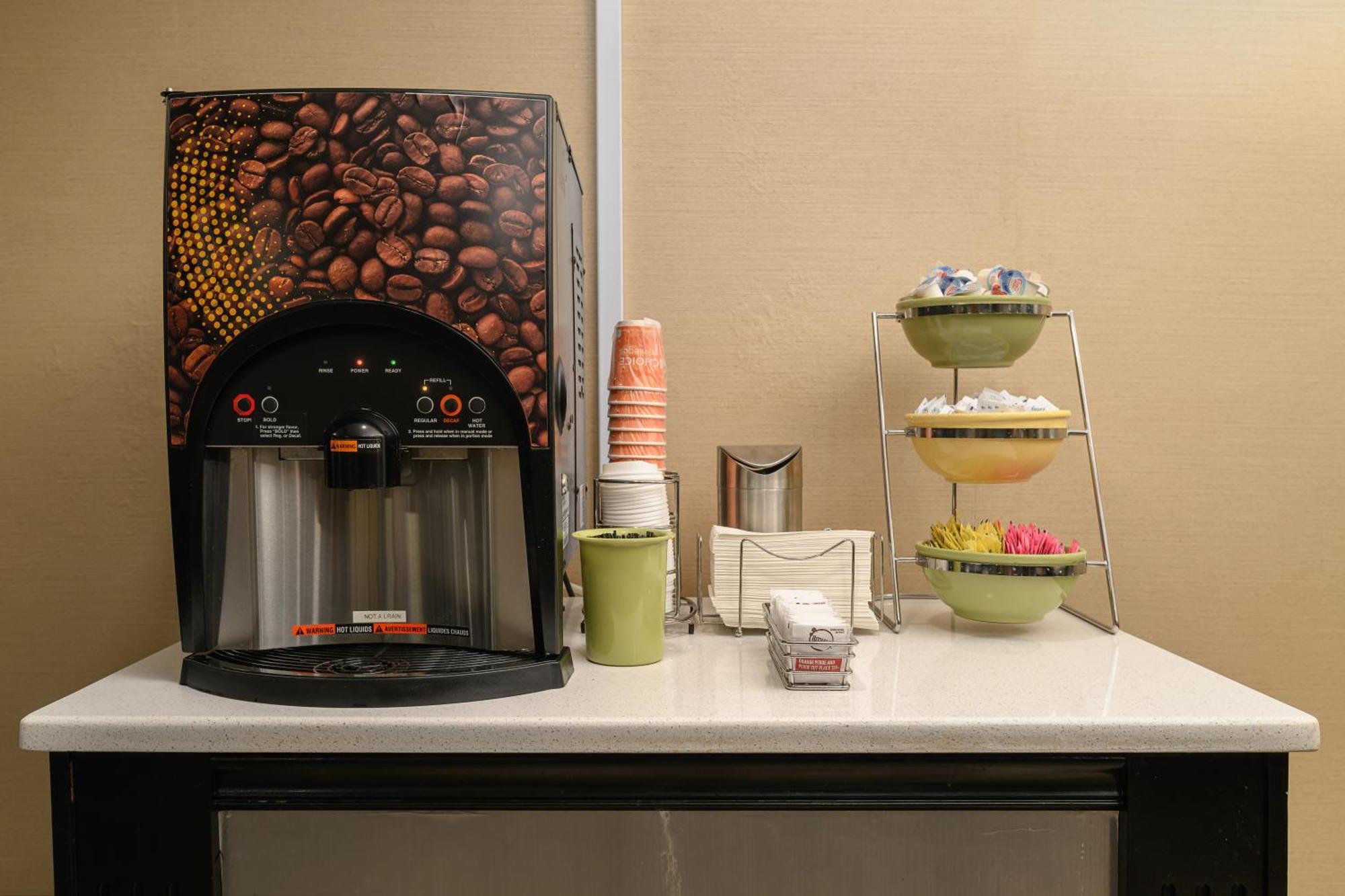 Quality Inn & Suites Lexington Bagian luar foto