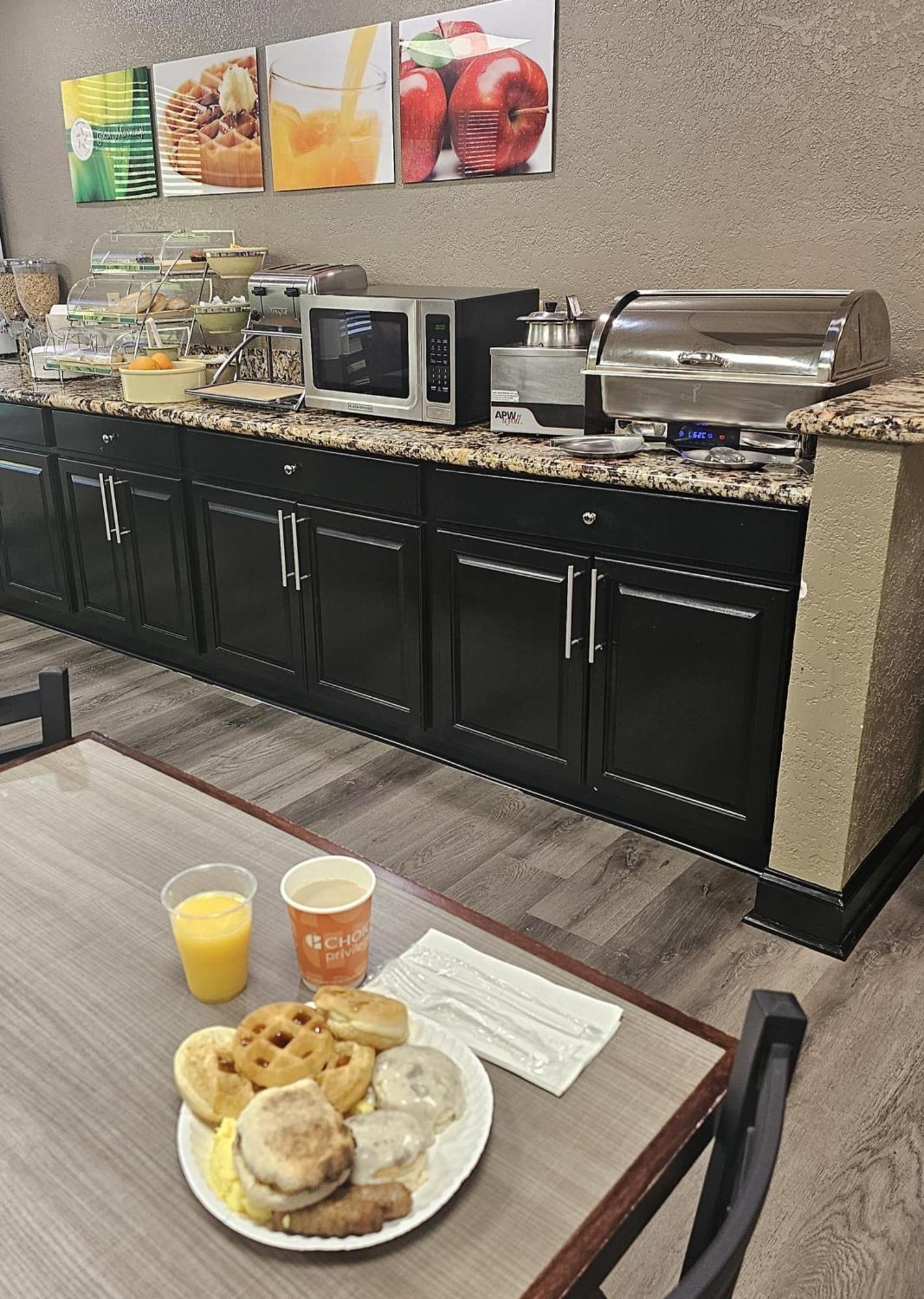 Quality Inn & Suites Lexington Bagian luar foto