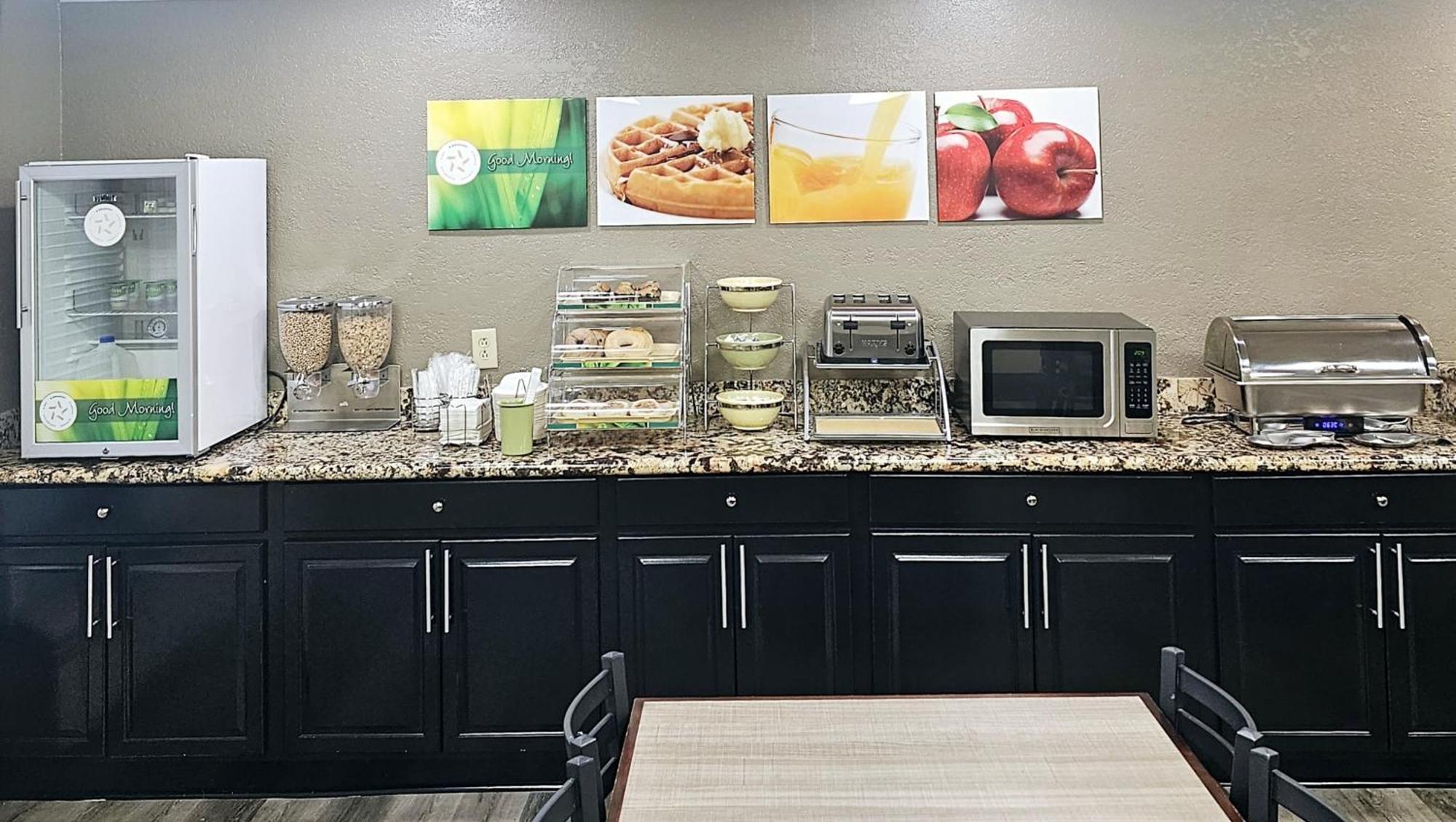 Quality Inn & Suites Lexington Bagian luar foto