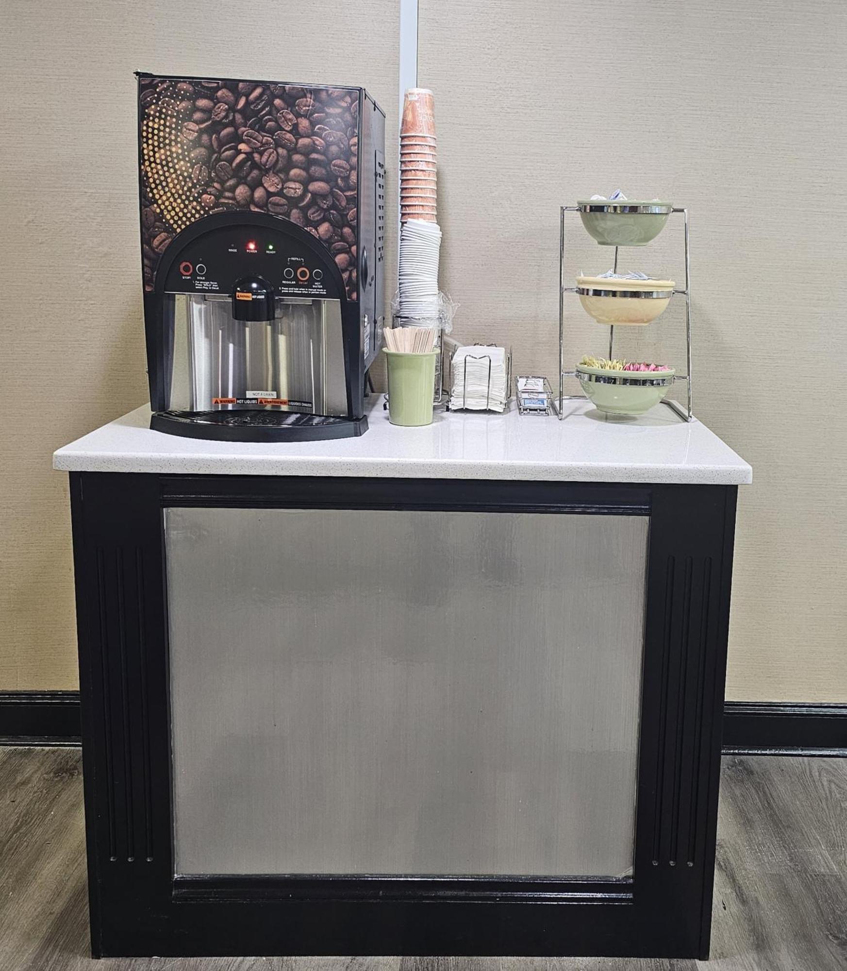 Quality Inn & Suites Lexington Bagian luar foto
