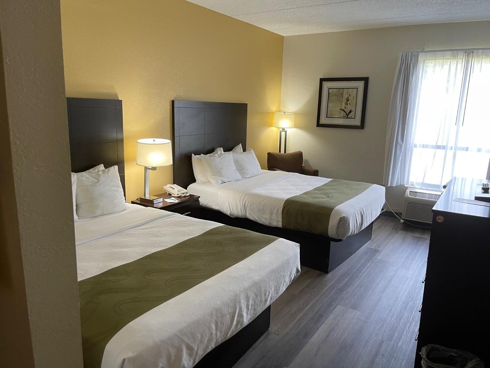 Quality Inn & Suites Lexington Bagian luar foto
