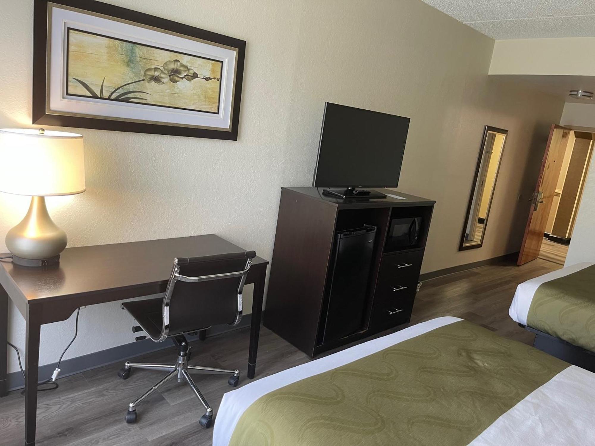 Quality Inn & Suites Lexington Bagian luar foto