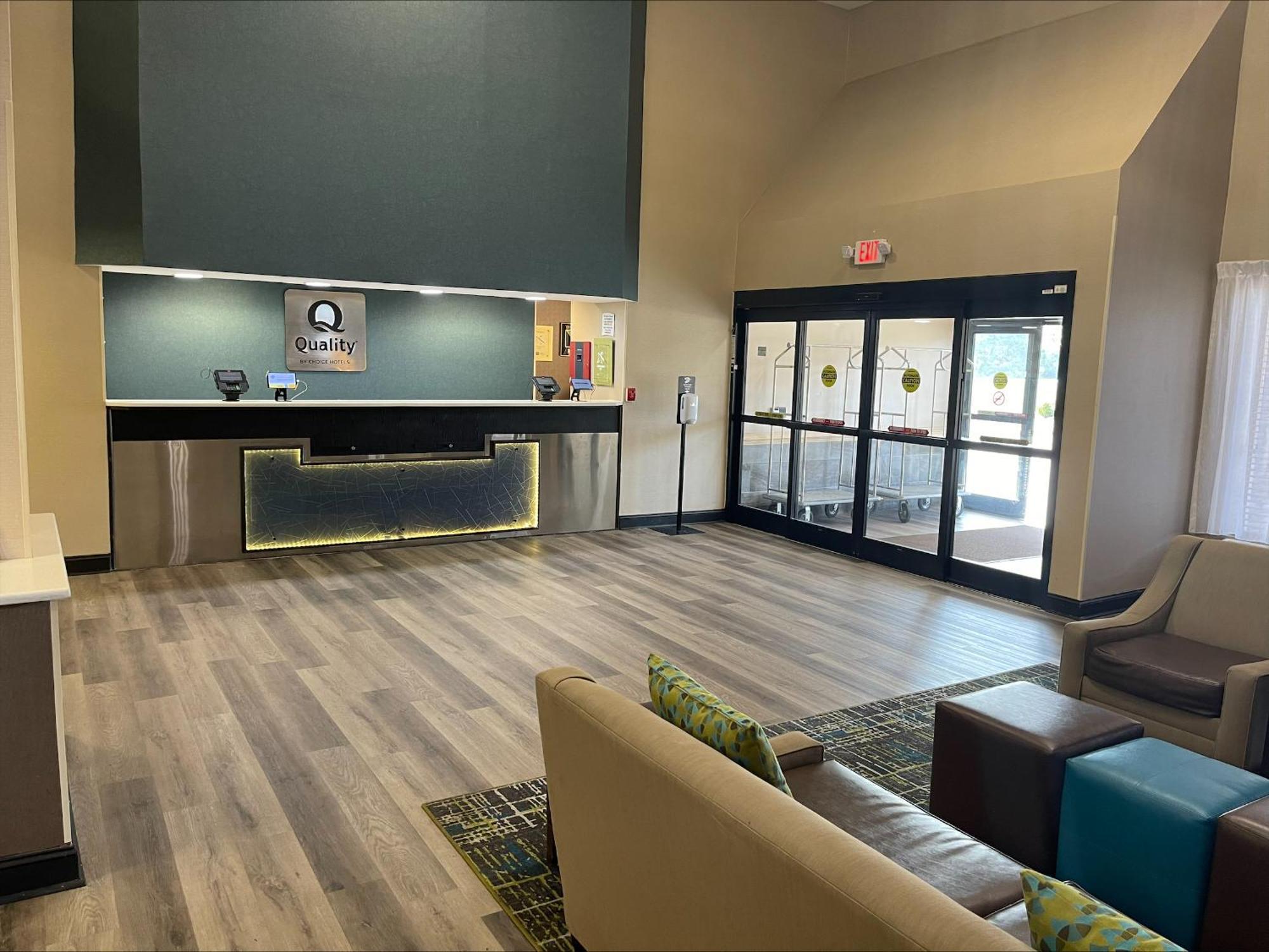 Quality Inn & Suites Lexington Bagian luar foto