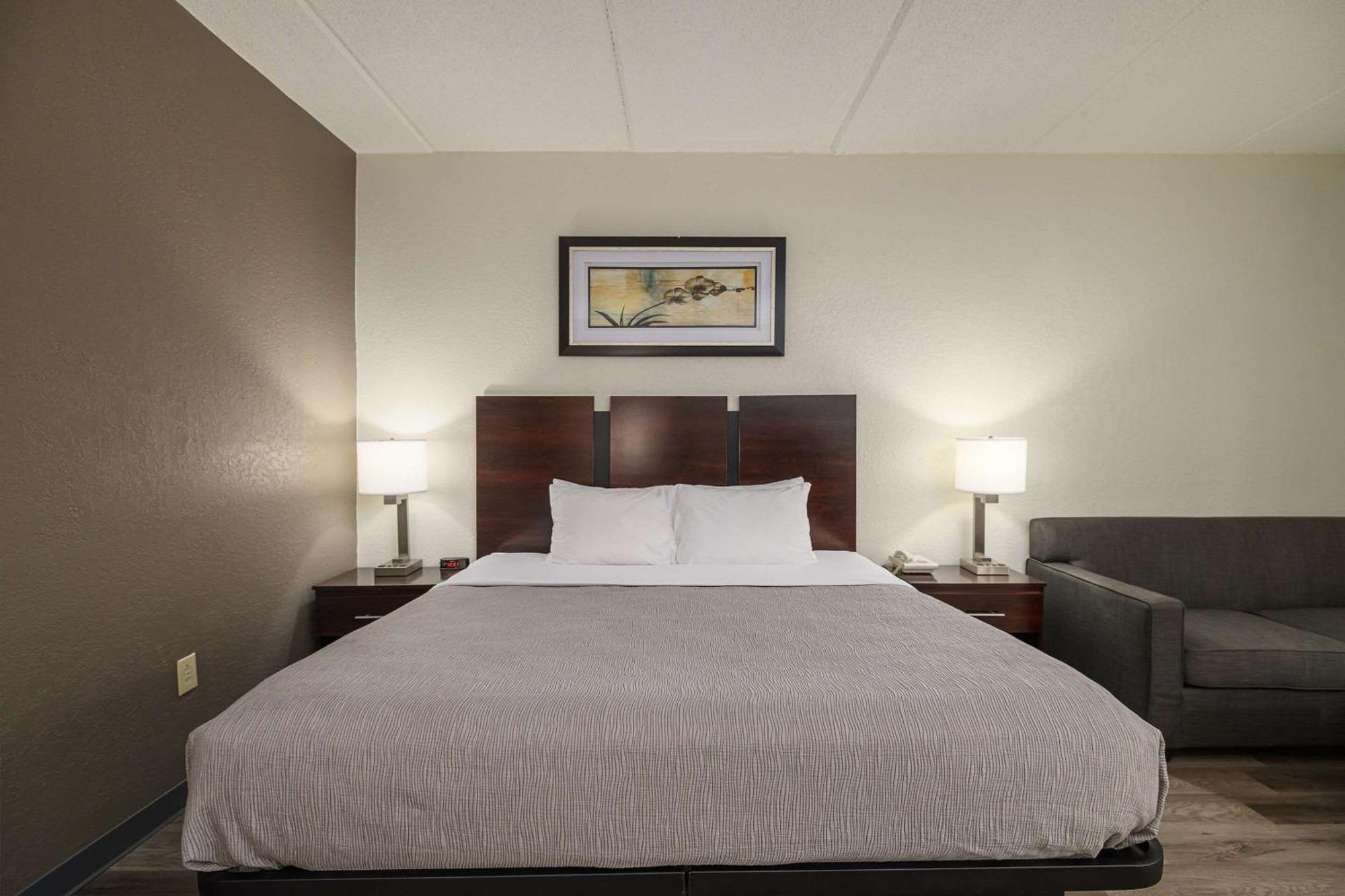 Quality Inn & Suites Lexington Bagian luar foto